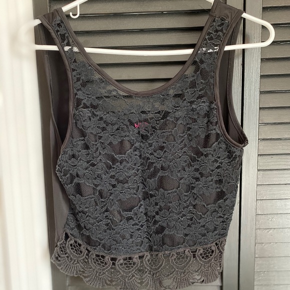 Black Lacey Cropped Tank Top - Picture 1 of 2
